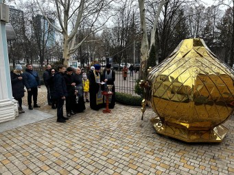 Освящением купола и креста