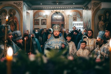 Всенощное бдение в канун дня памяти иконы Божией Матери "Знамение" Курская Коренная